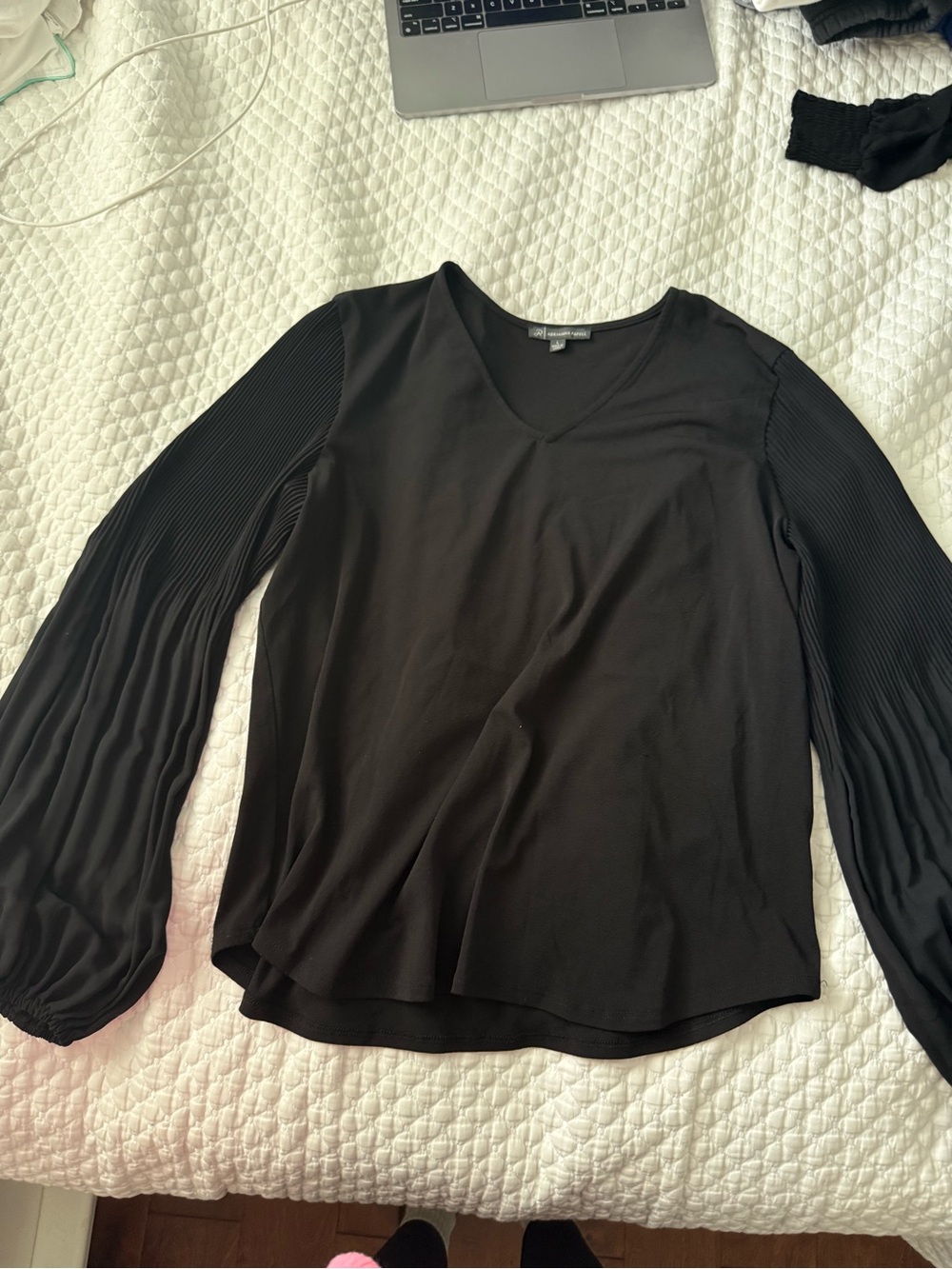 Adrianna Papell Black V-Neck Pleated-Sleeve Blouse